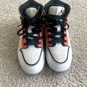 Youth (GS)Jordan 1 Mid SE